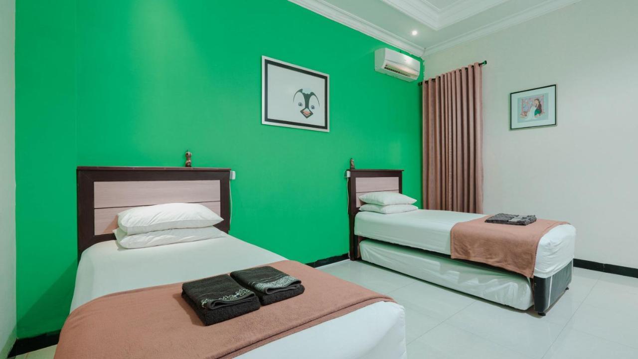 Cabin Hotel Sutomo Джокьякарта Экстерьер фото