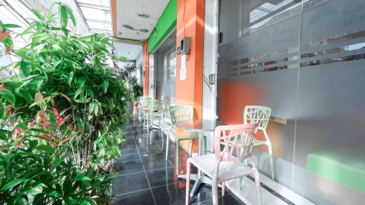 Cabin Hotel Sutomo Джокьякарта Экстерьер фото