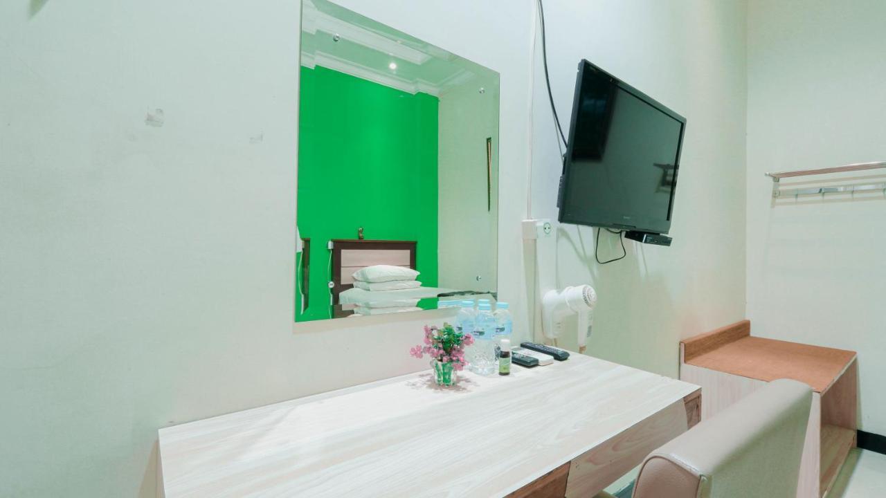 Cabin Hotel Sutomo Джокьякарта Экстерьер фото