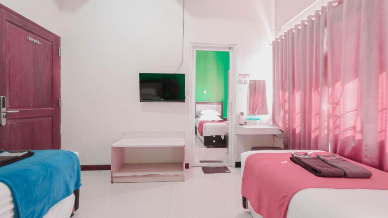 Cabin Hotel Sutomo Джокьякарта Экстерьер фото