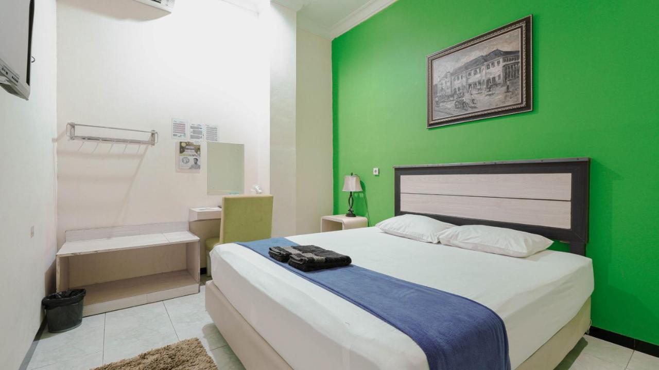 Cabin Hotel Sutomo Джокьякарта Экстерьер фото