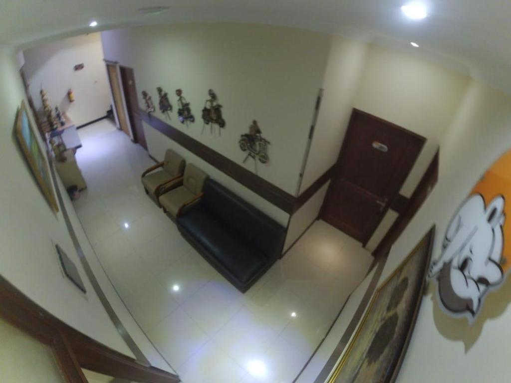 Cabin Hotel Sutomo Джокьякарта Экстерьер фото