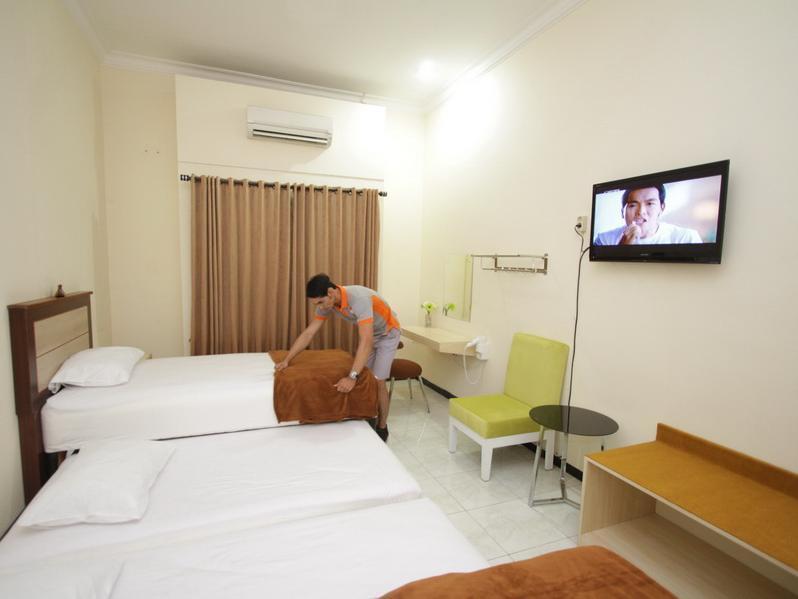 Cabin Hotel Sutomo Джокьякарта Экстерьер фото