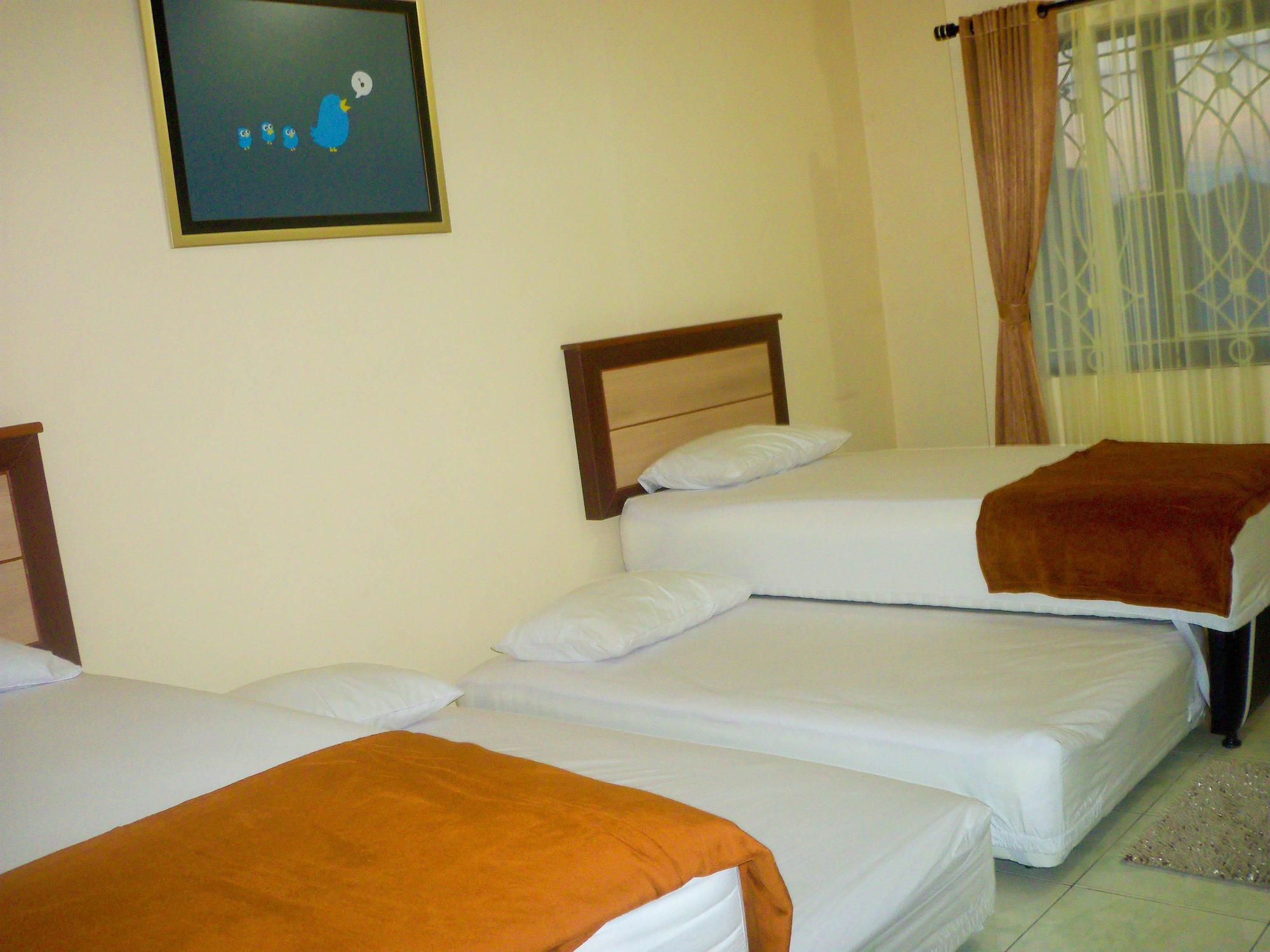Cabin Hotel Sutomo Джокьякарта Экстерьер фото