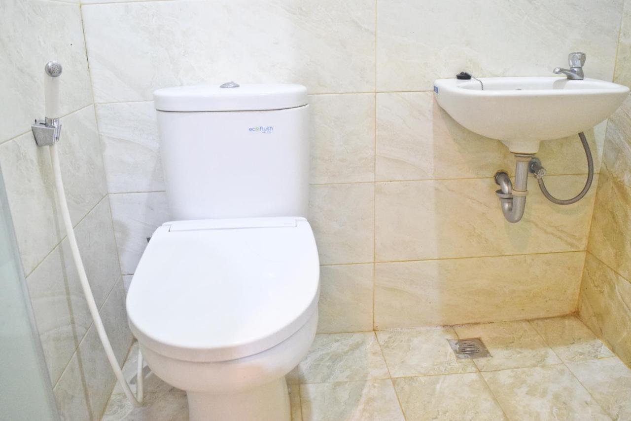 Cabin Hotel Sutomo Джокьякарта Экстерьер фото
