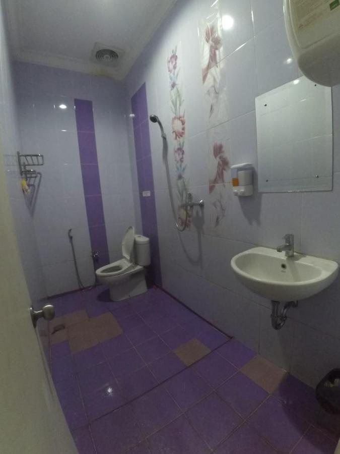Cabin Hotel Sutomo Джокьякарта Экстерьер фото